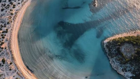 Berlepas dari Aberdeen, UK: Tempat Penggambaran 'Odyssey' - Garis Pantai Timur Laut Scotland, Tebing dan Istana Purba