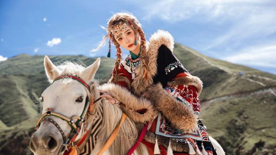 香格里拉+納帕海（依拉草原）半日遊【自選服飾旅拍+來回接送】