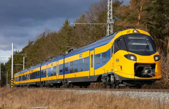 埃因霍溫機場：往返阿姆斯特丹的火車及巴士接駁服務