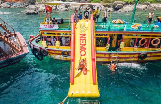 芽莊跳島遊:浮潛及水上派對