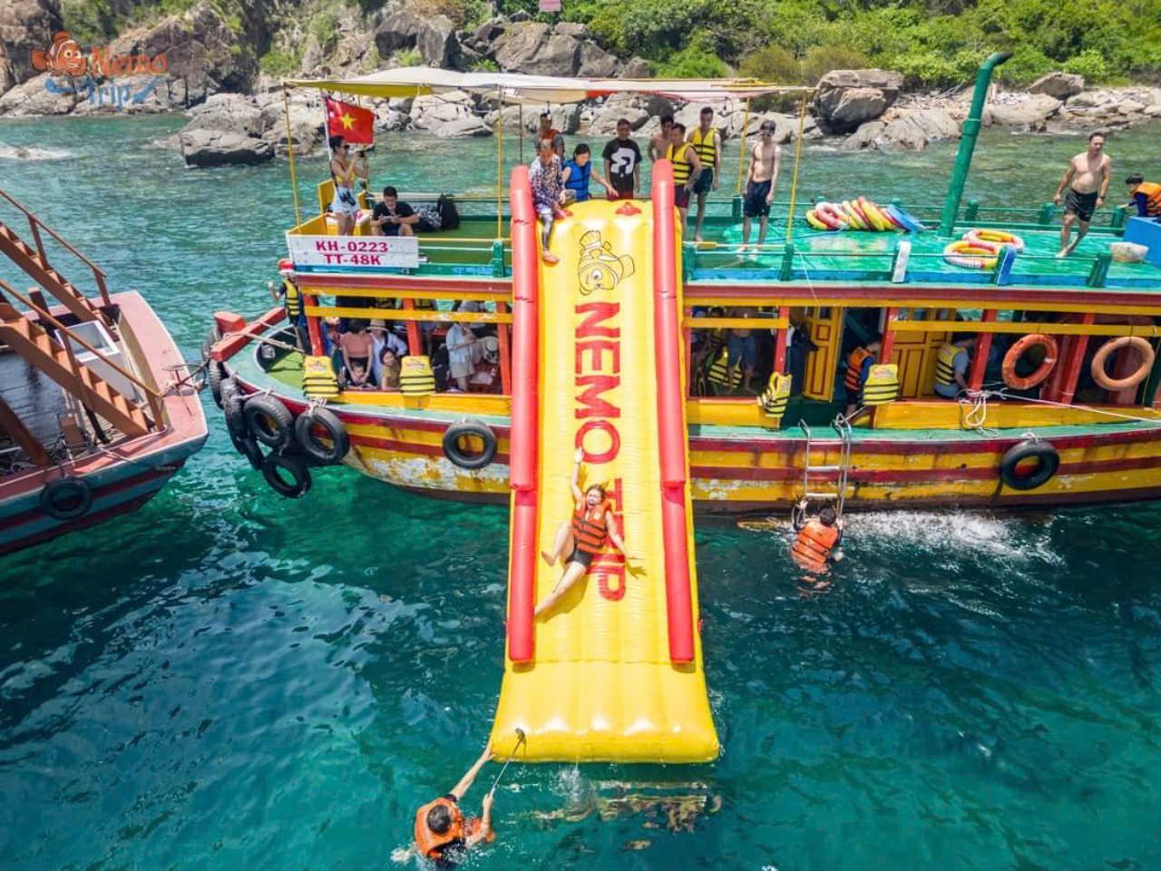Nha Trang Island Hopping Tour: Snorkeling & Floating Party