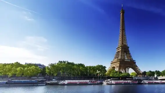 エッフェル塔マダム・ブラッスリー レストラン美食体験