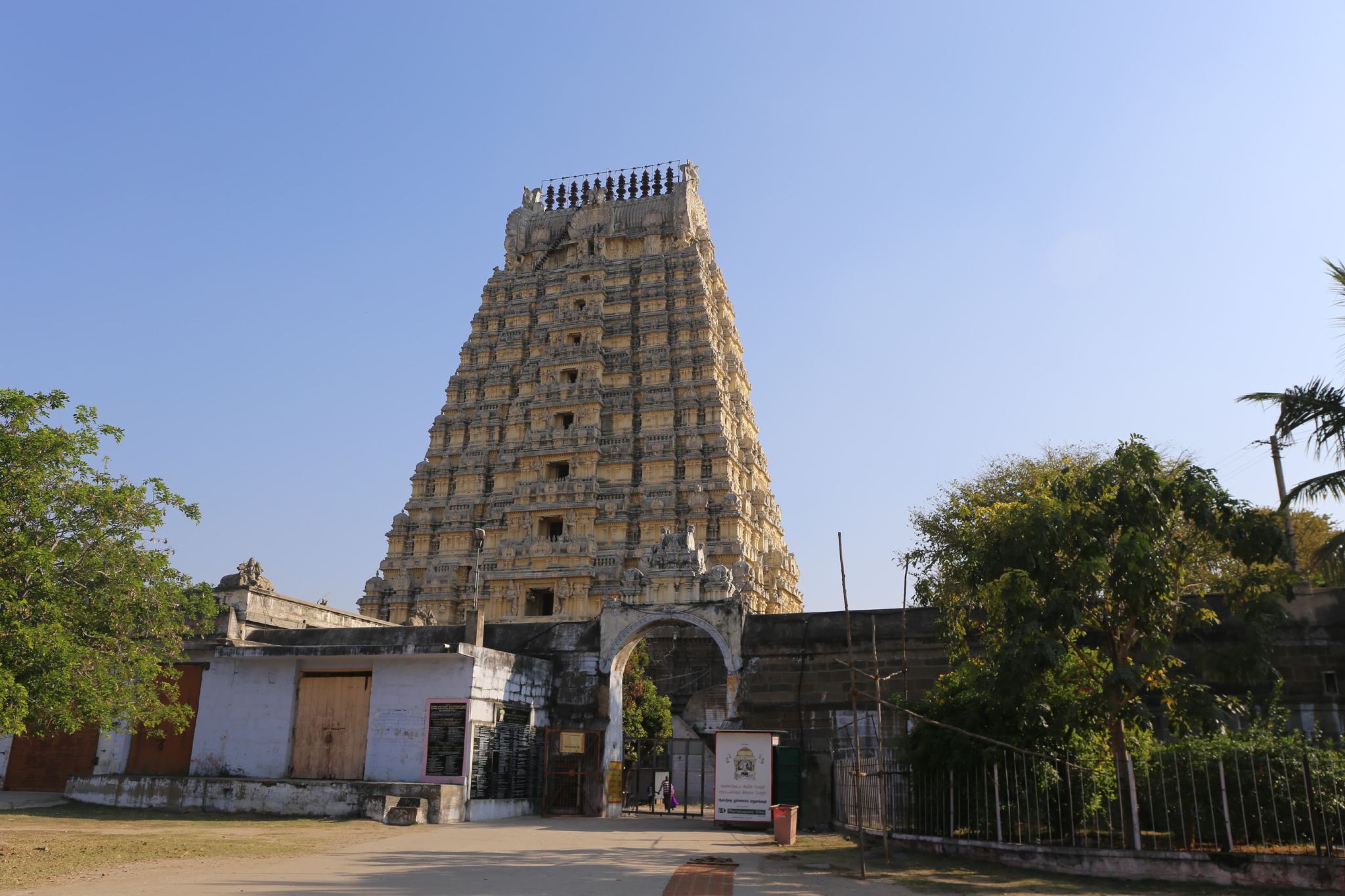 Trip Moments in Varanasi, Indien[Fahrer, Reiseleiter und Fotograf für Trip Moments + Hochzeitsfotos mit Drohnenaufnahmen und Kurzfilmen + Make-up und Kostüme + individuelle Reiseplanung]