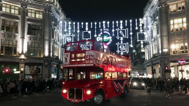 London Christmas Lights Experience on a Vintage Open-Top Bus