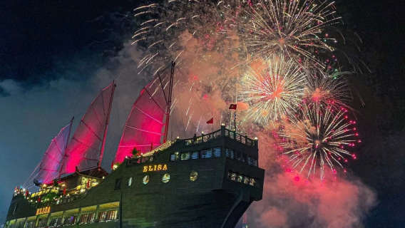 Elisa Floating Restaurant Dinner Experience on Saigon River in Ho Chi Minh City, Vietnam
