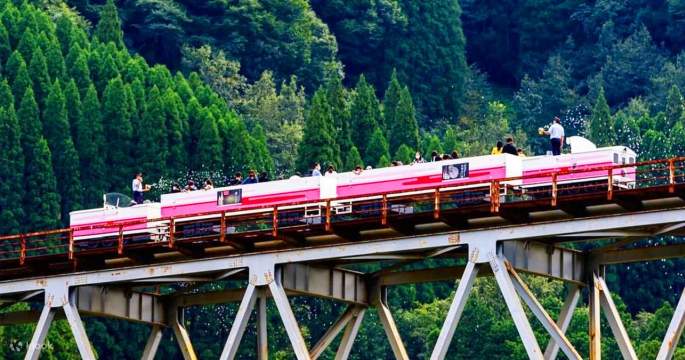 宮崎高千穂峡＋阿蘇火山草千里の秘境ワンデーツアー、天空の小鉄道体験