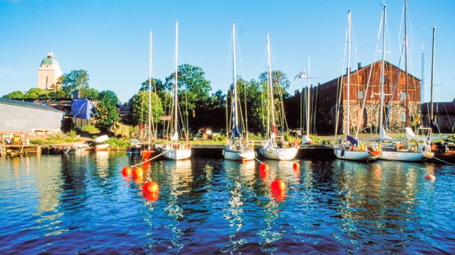 赫爾辛基出發：塔林一日遊來回船票