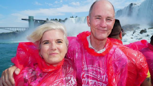 Toronto: Splendours of Niagara Falls Small Group Tour w/Boat