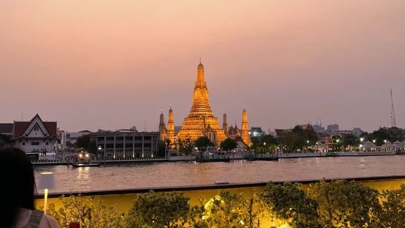 Reservierungsservice für das Restaurant Chom Arun mit Blick auf den Wat Arun in Bangkok