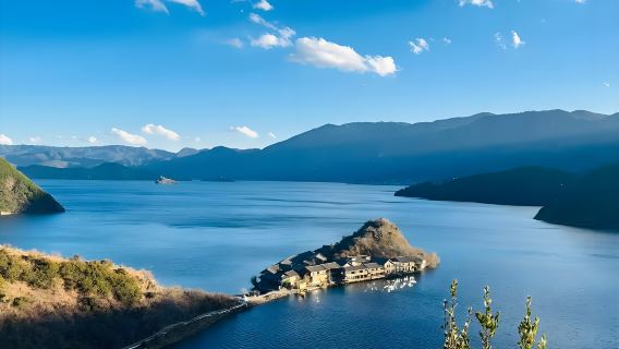 Yunnan Lijiang - Lugu Lake direct train departs multiple times daily, with round trip options available
