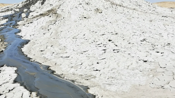 【巴庫包車一日遊】戈布斯坦泥火山+老岩畫+舊城區+火焰塔