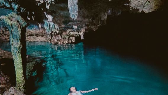 Labuan Bajo Rangko Cave & beach snorkeling half-day join-in tour