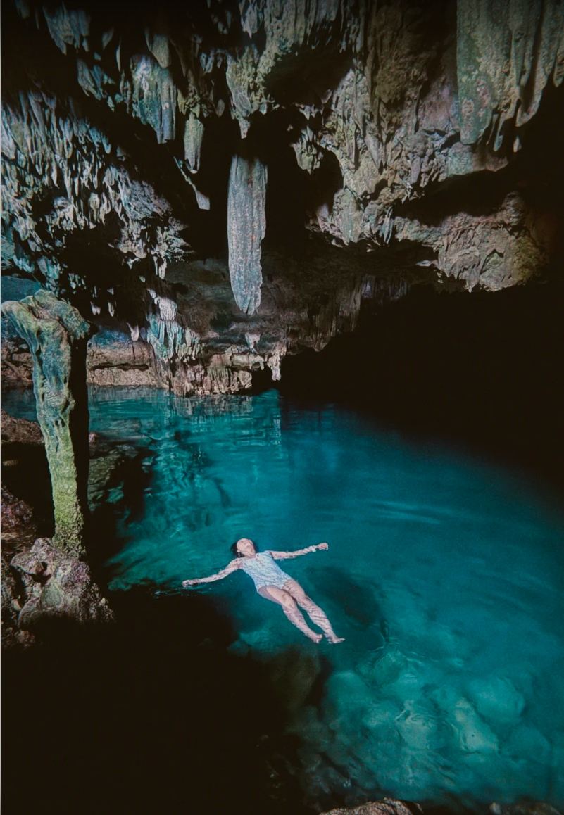 Labuan Bajo: Grotta di Rangko e snorkeling in spiaggia (tour di gruppo di mezza giornata)