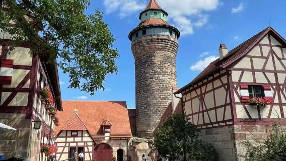 1-day tour of Imperial Castle of Nuremberg, Nuremberg Main Market, St. Lorenz, and Craftsmen's Square