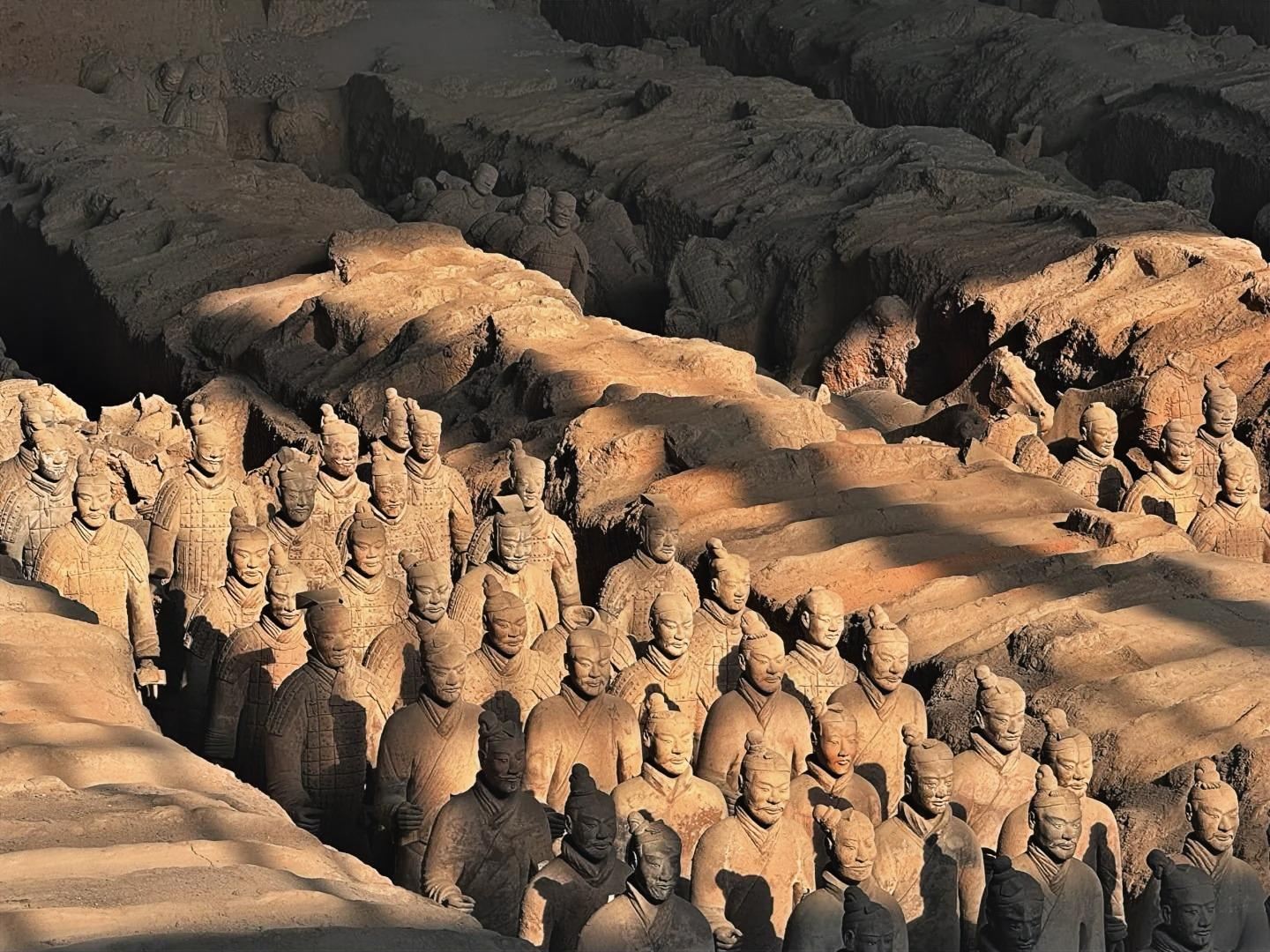 Half-day tour of the Terracotta Army (only visiting this one attraction)Gift of Luban lock