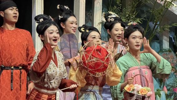 Banquete Imperial de Hefei: Una Experiencia Inmersiva de la Dinastía Tang (Espectáculo de Música y Danza Tradicional + Festín Visual y Gastronómico como un Emperador + Opción de Experiencia con Trajes y Maquillaje Antiguos)