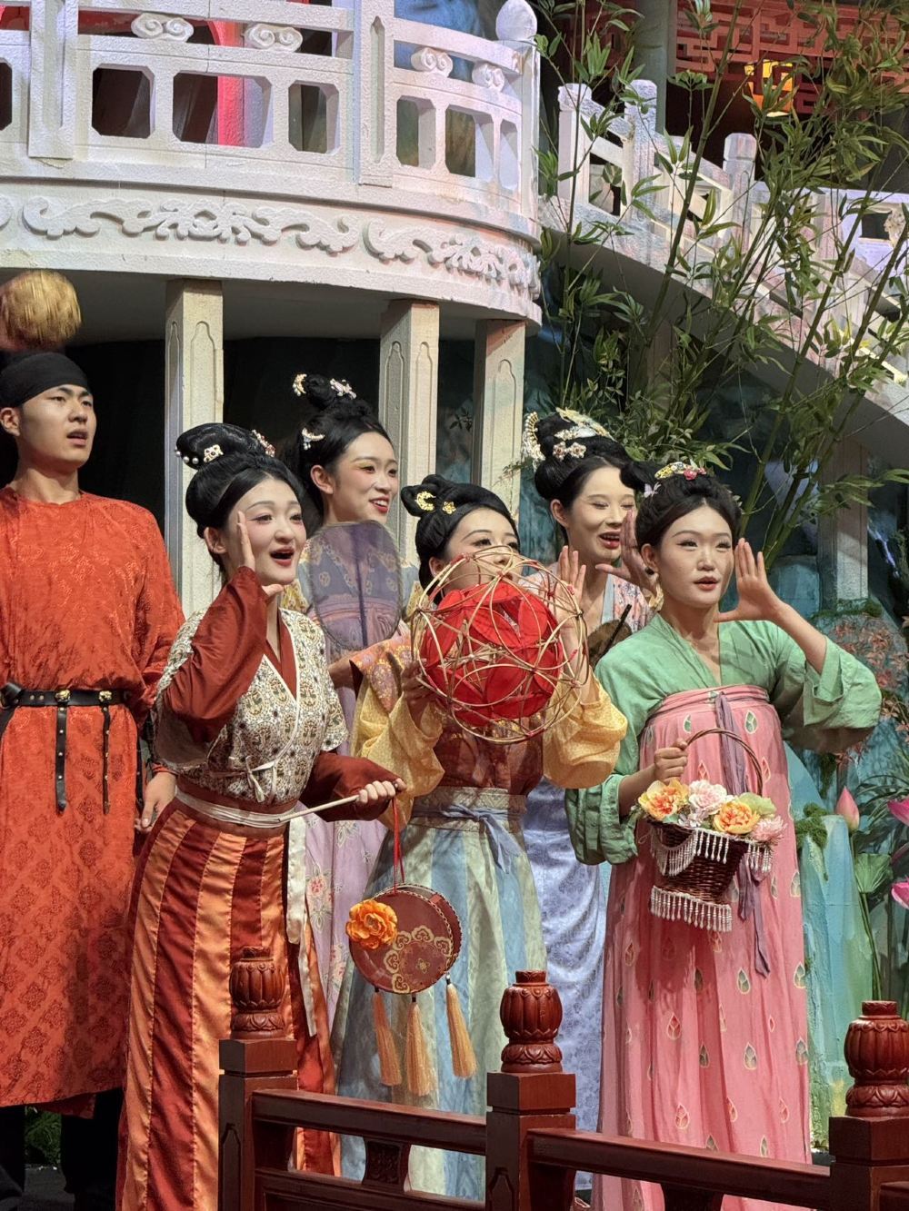 Hợp Phì Tửu Yến · Yến Tiệc Cung Đình Đường Triều (Biểu diễn âm nhạc truyền thống + Bữa tiệc thịnh soạn đẳng cấp quân vương + Trải nghiệm trang phục/hóa trang cổ trang tùy chọn)