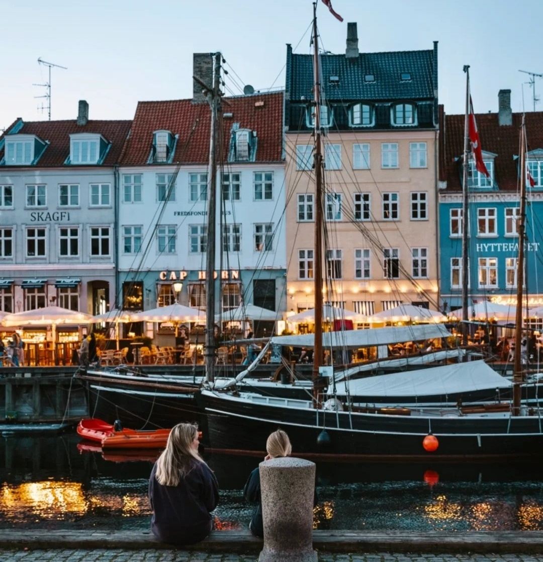 丹麥哥本哈根來回-歐登塞-安徒生故居-伊埃斯科城堡-包車精選