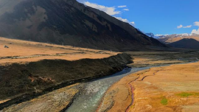 Tbilisi: Avventura in 4x4 a Kazbegi, Ananuri e Gola di Truso (Piccolo Gruppo)