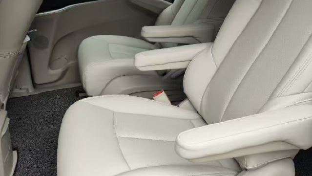 Perkhidmatan ambil di lapangan terbang dan penghantaran ke lapangan terbang Budapest · Komunikasi dalam bahasa Cina · Sewaan peribadi untuk keluarga atau kumpulan