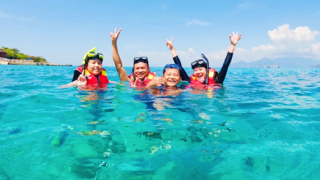 ニャチャン夢のシュノーケリングツアー:シーフードBBQ+ミニビーチ+ムン島ワンデーツアー