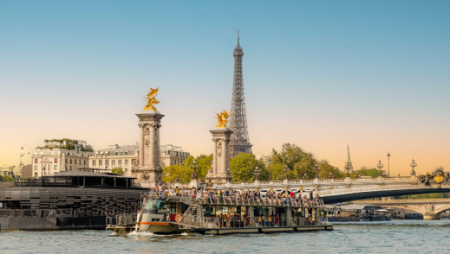 การล่องเรือท่องเที่ยวแม่น้ำแซนในปารีส ประเทศฝรั่งเศส + ออดิโอไกด์ [ใช้งานได้ภายใน 1 ปีหลังการซื้อ Bateaux Mouches Sightseeing Cruise]