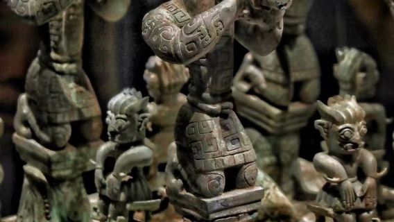 Chengdu departure: Dujiangyan + Sanxingdui [private charter for 2-6 people | pure play small group | pick-up and drop-off service]