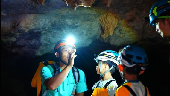 [Yangshuo County huleudforskning] Karst-huleudforskning + underjordisk flod + booking for 1 person + transport til/fra Yangshuo County by