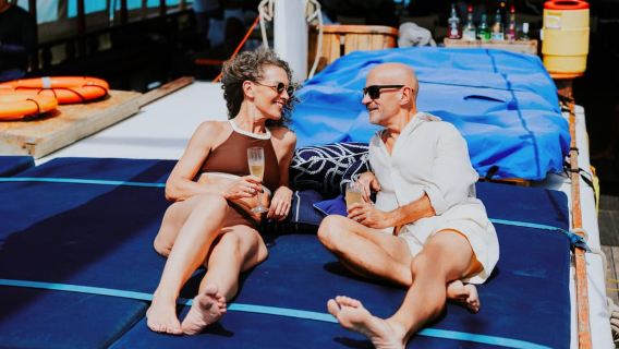 From Noord: Lagoon Cruise with Kayaking and Lunch