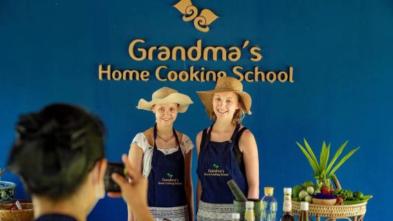 Кулинарная школа GRANDMA'S Home Thai Cooking School в Чиангмае с трансфером от отеля