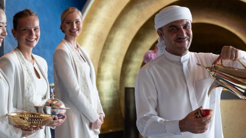 Dubai 7-star sailing boat hotel Al Iwan buffet/underwater restaurant/sky restaurant options Arabic restaurant lunch dinner buffet 2
