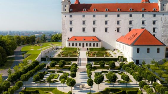Bratislava: Guided Walking Tour + Castle Entry