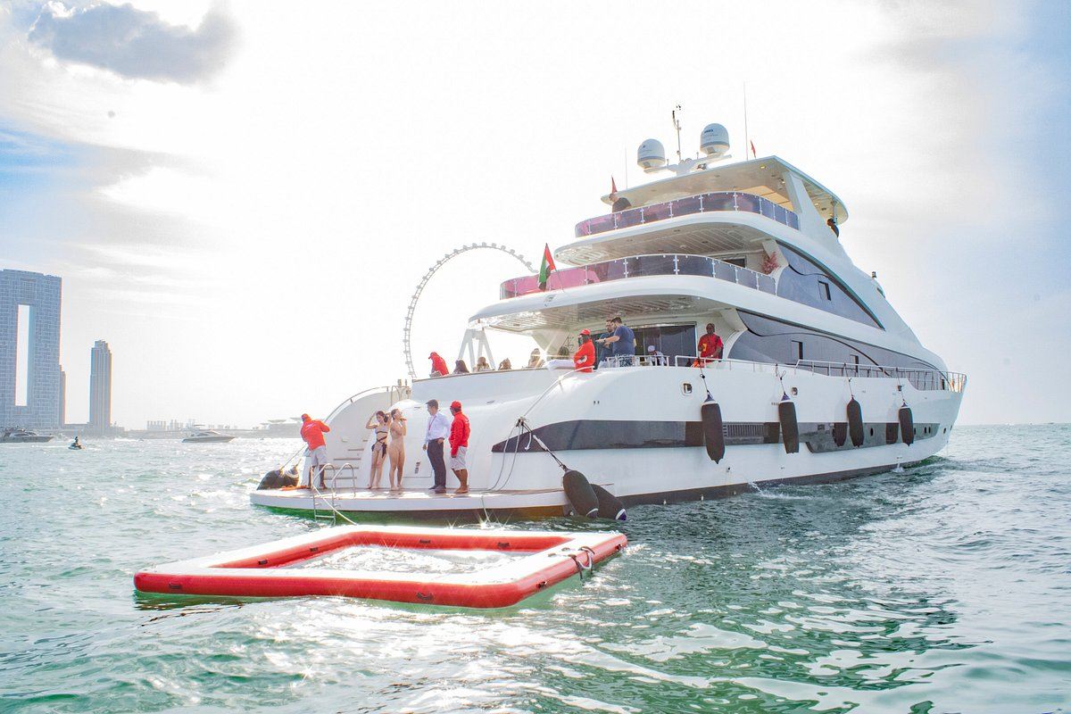 Dubai Xclusive Luxury Tour in yacht condiviso nella Marina di 1/2/3 ore + musica dal vivo + colazione/barbecue + bevande (opzionale)