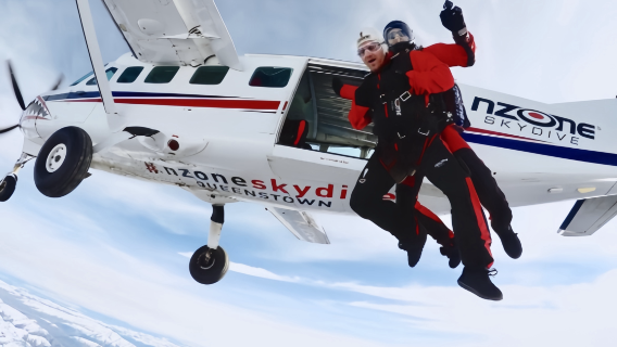 ニュージーランド・クイーンズタウン/ワナカ スカイダイビング タンデムスカイダイビング NZONE/ワナカ スカイダイブ【3種類の高度から選択可能+複数回選択可能+プロのインストラクター】