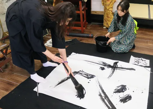 大阪城近くで戦前の生涯最後の筆遣いをした侍の書道 | Trip.com