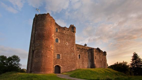 From Edinburgh: Outlander Adventure Day Tour with Entry
