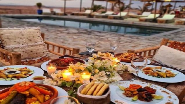 มาร์ราเกช: อาหารเย็นชมพระอาทิตย์ตกที่ทะเลทรายอากาฟาย พร้อมการแสดงและขี่อูฐ