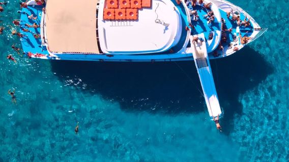 Polis: crociera in barca a Paphos e alla Laguna Blu con scivolo d'acqua