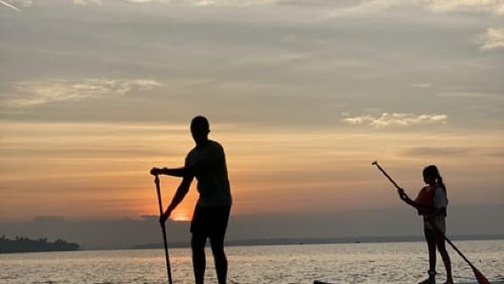 SUP in Kochi: Stand-Up-Paddleboarding-Tour bei Sonnenaufgang