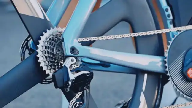 The Wondrous Wuhan Cycling Tour: 10KM Yellow Crane Tower & Hankou Light Show Ride