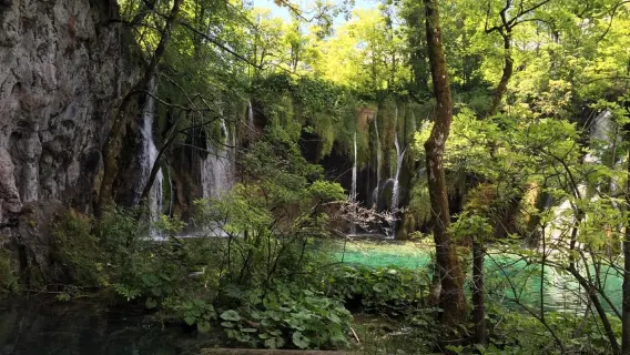 Da Zagabria: gita guidata a Rastoke e Plitvice con biglietto