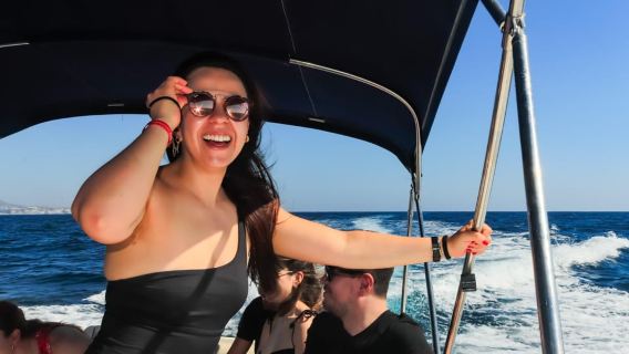 Cabo Yacht Tour – Arch, Pelican Rock, Schnorcheln & Sehenswürdigkeiten