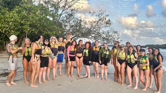 Byron Bay: Kayak and Hike Eco-Tour with Waterfall Swim