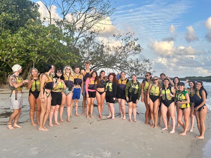 Byron Bay: Kayak and Hike Eco-Tour with Waterfall Swim