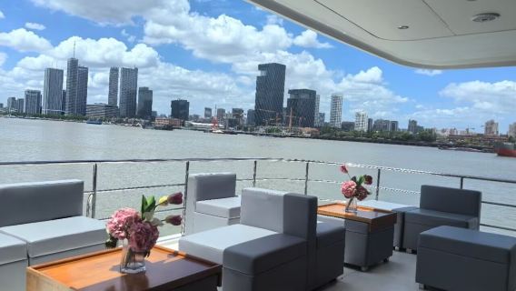 【上海遊艇租賃】上海外灘 70尺雙體豪華遊艇包船夜遊黃浦江90分鐘+定制圓桌中餐+靜泊用餐90分鐘