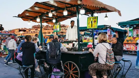 Marrakech di notte: tour privato della Medina con guida locale