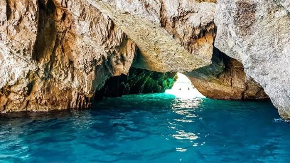 Baie de Bokokotor, Grotte Bleue et panorama de Mamula