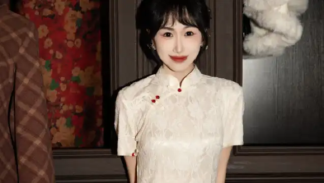 Dressing up and back to Hankou 1930s with a dinner feast and dance performance