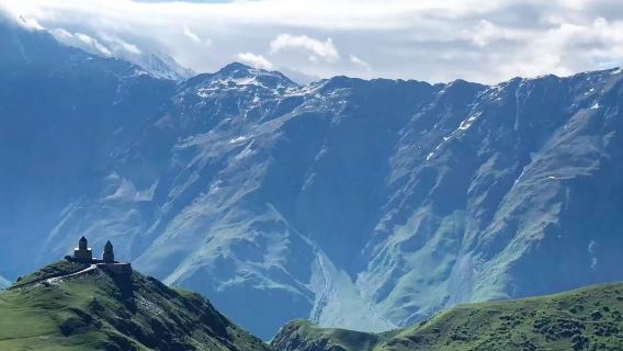 Tour giornaliero panoramico di Tbilisi e Kazbegi, inclusa la chiesa della Santa Trinità in Georgia