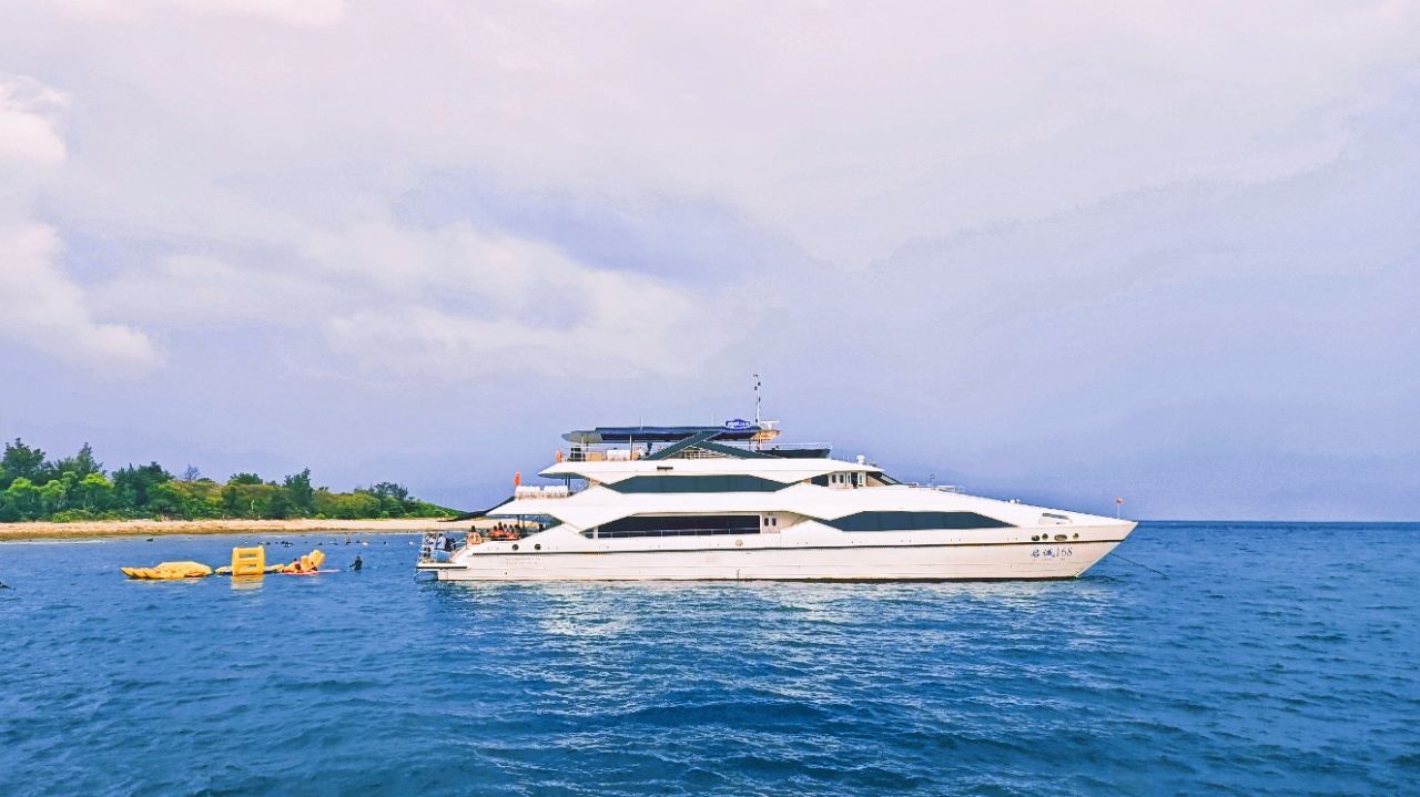 Nightlife at Sanya Bay